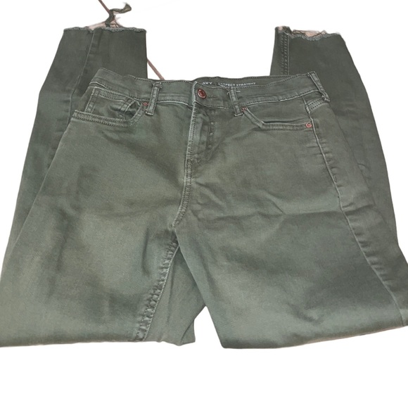 Old Navy | Perfect Straight | Mid Rise | Jeans | Size 2 - Picture 3 of 5